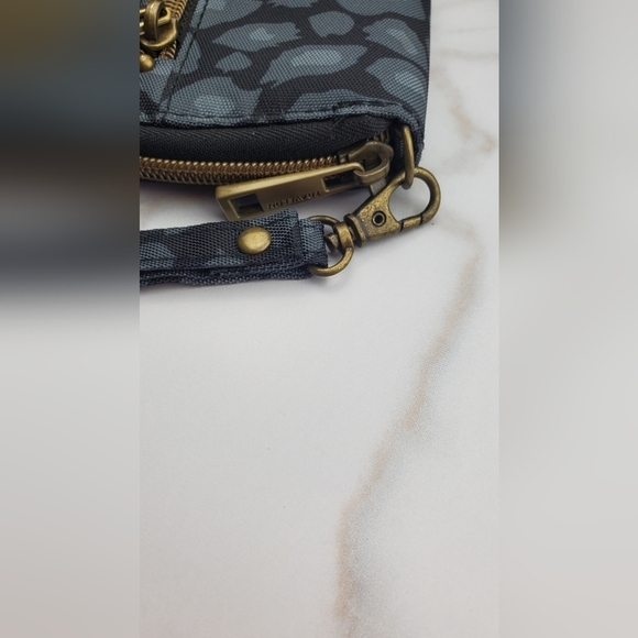 Travelon RFID Blocking Grey Animal Print Continental Wallet Wristlet - Picture 8 of 11
